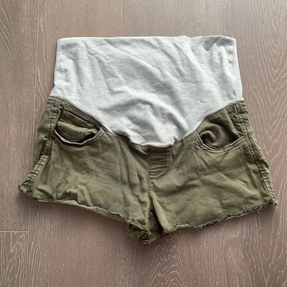 MATERNITY SHORTS - Picture 1 of 3